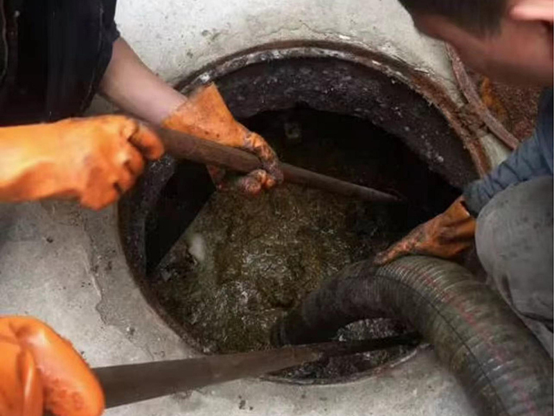 镇海清理化粪池时如何避免沼气的危害？